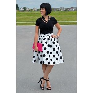 Black and white polka dot skirt! ⚫️⚪️⚫️⚪️